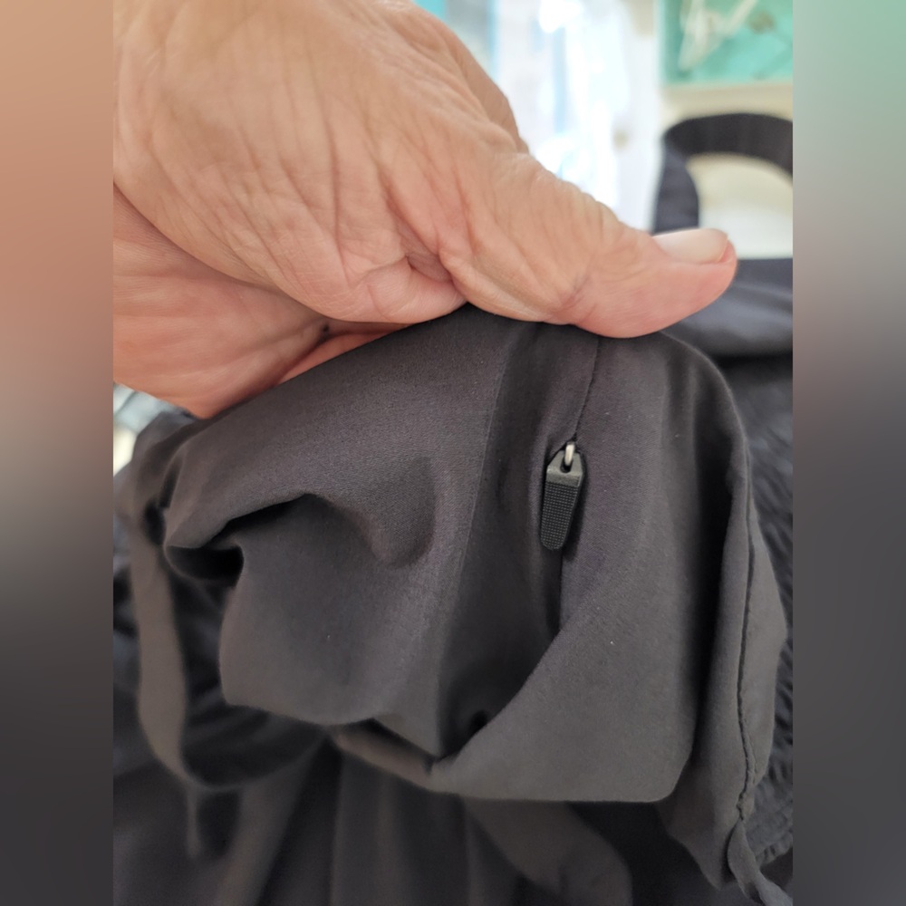 VUORI Villa Cami Romper• Pocketed with flowy shorts• Black• NWOT• Sz L - Picture 6 of 12